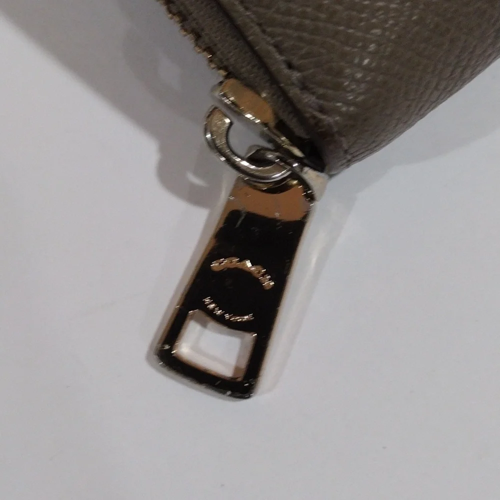 Coach Dual-Tone Brown Leather Zip Wallet – Gold Logo, Stylish Women’s Accessory - Picture 4 of 15